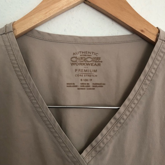 Cherokee tan/khaki scrub top - Picture 3 of 4